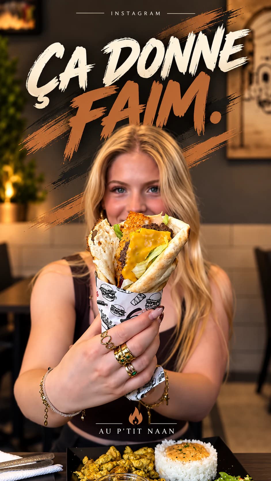 floriane_com tient un naandwich vers l’objectif — « Ça donne faim. »